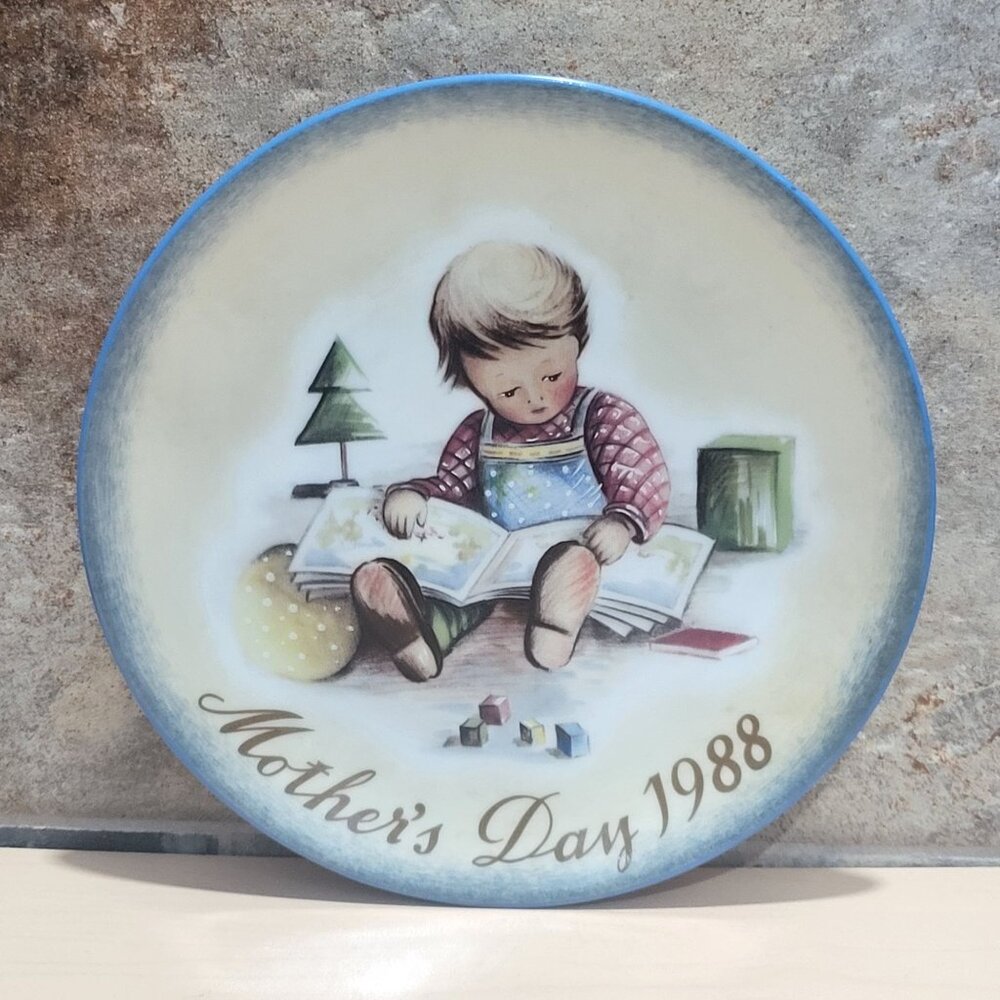 Schmid Hummel Mothers Day 1988 Young Reader Decorative Wall Hanging Plate
